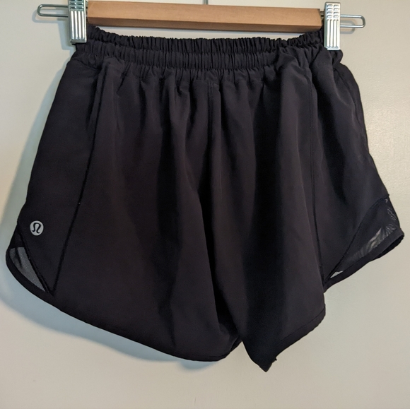 Lululemon shorts size 2 - Picture 2 of 2